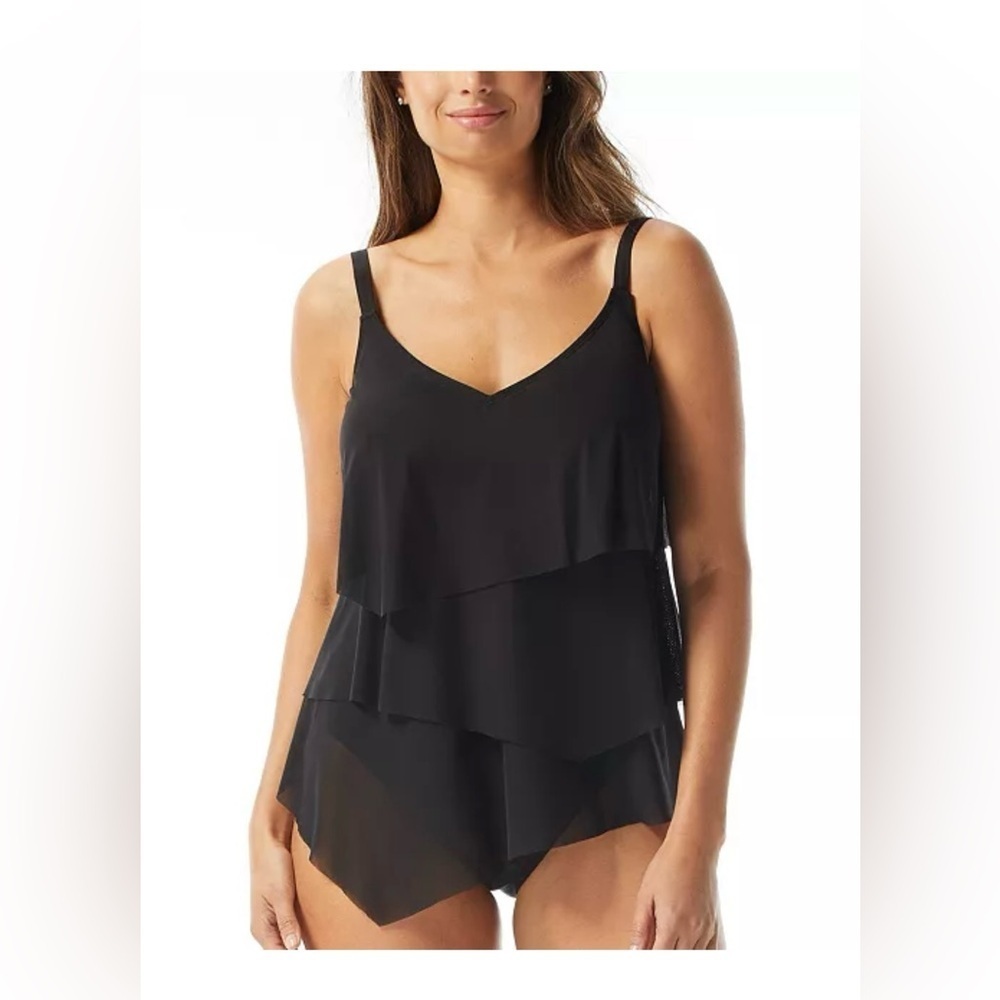 NWT Coco Reef
Women's Flourish Underwire Bra-Sized Tankini Top size 38C